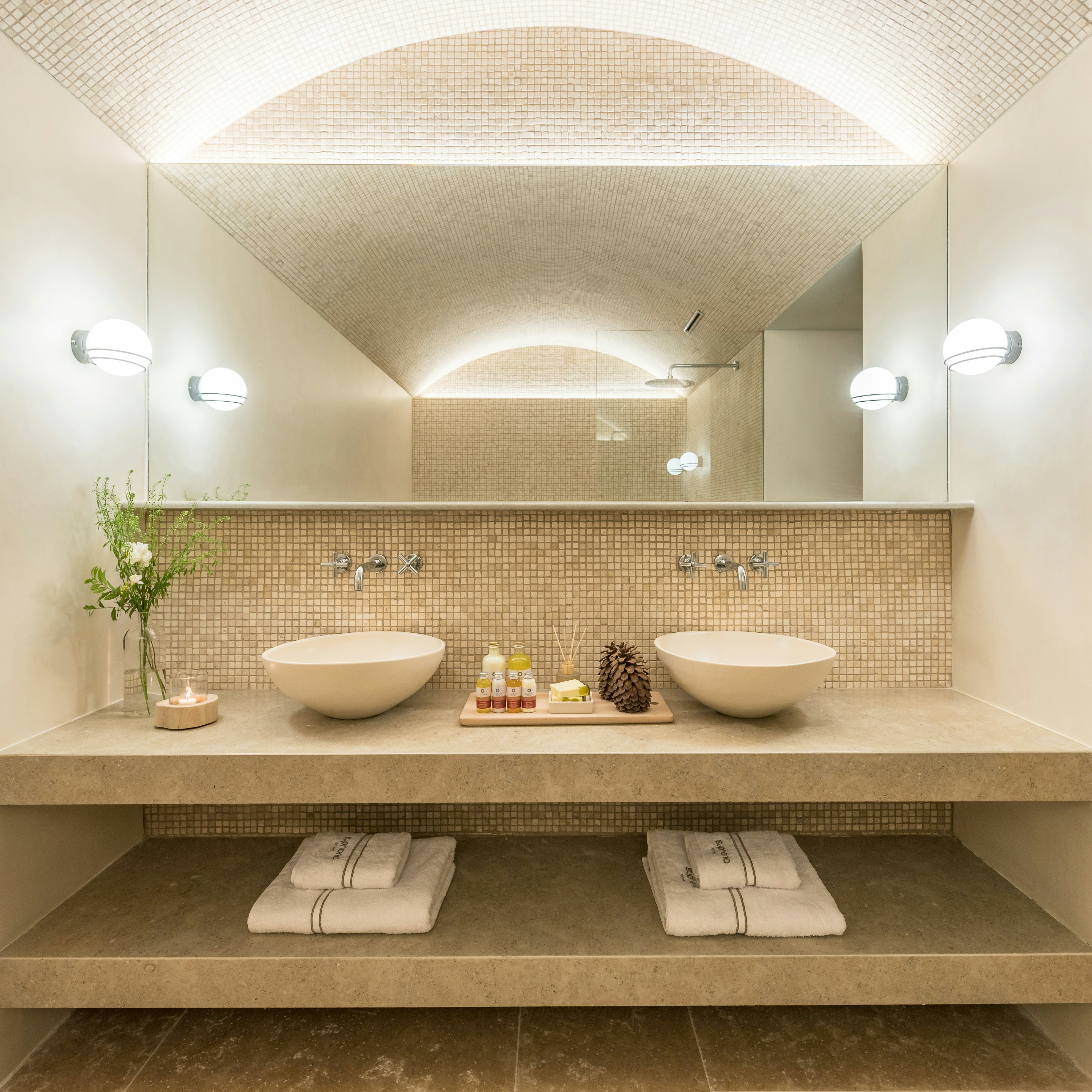 Executive Deluxe Bathroom