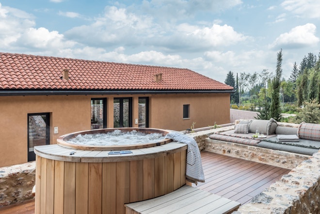 Byzantium Suite California Hot Tub
