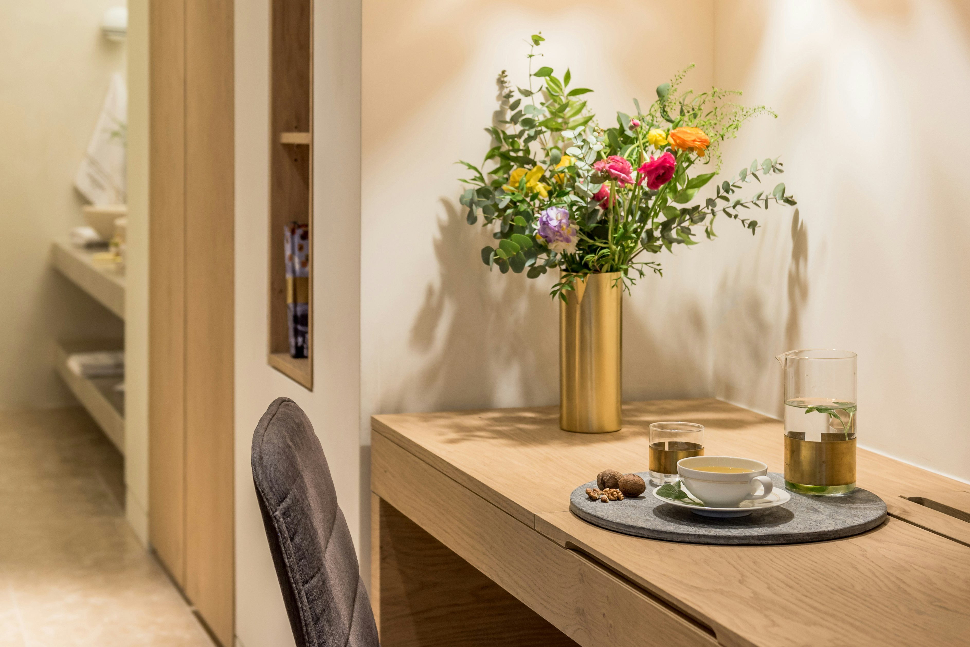 Evening Mountain Tea At The Room