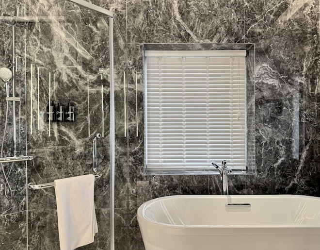 Lacewing Bathroom