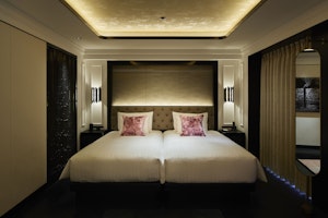 Deluxe Twin - Bedroom