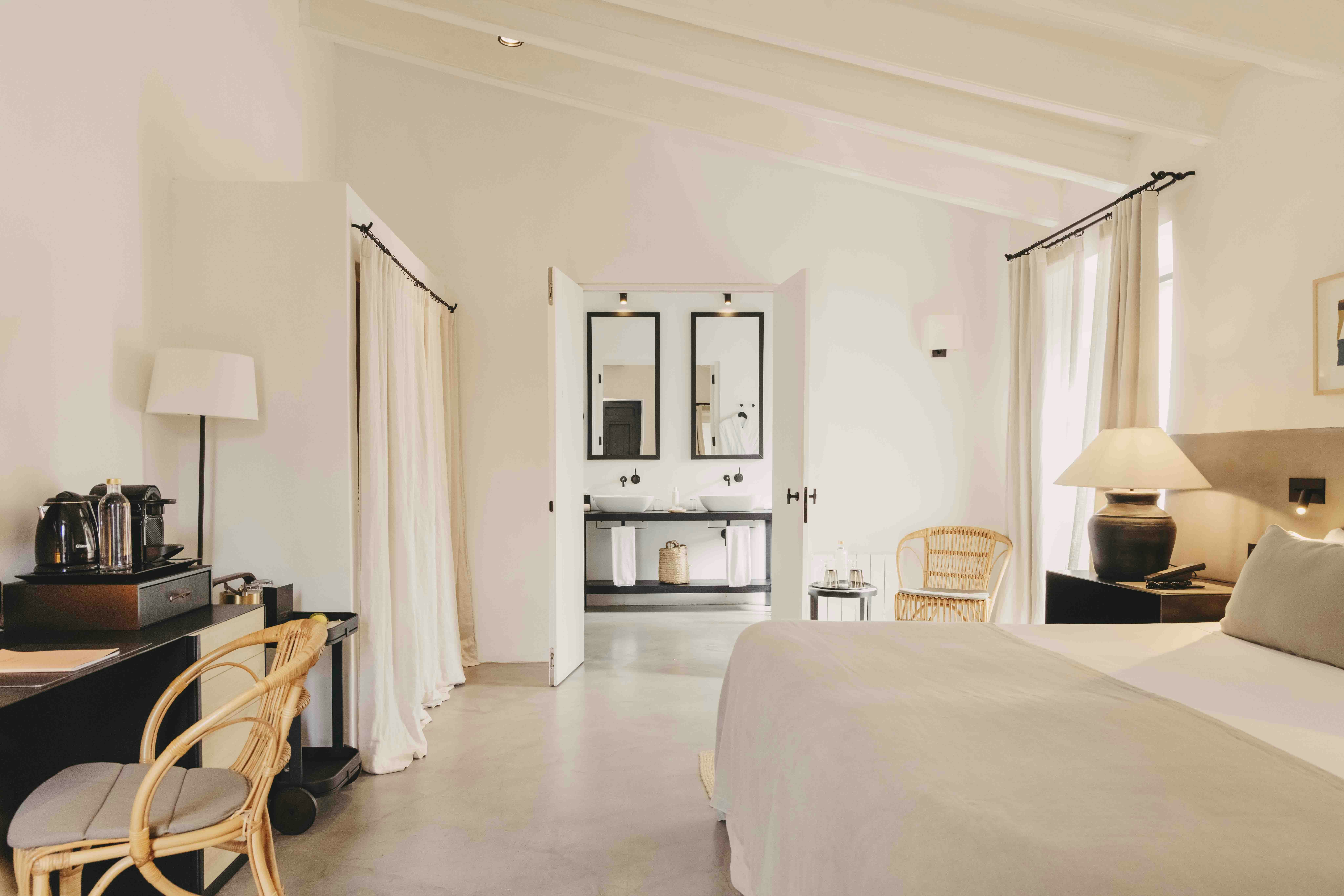 Deluxe Garden Room - Bedroom