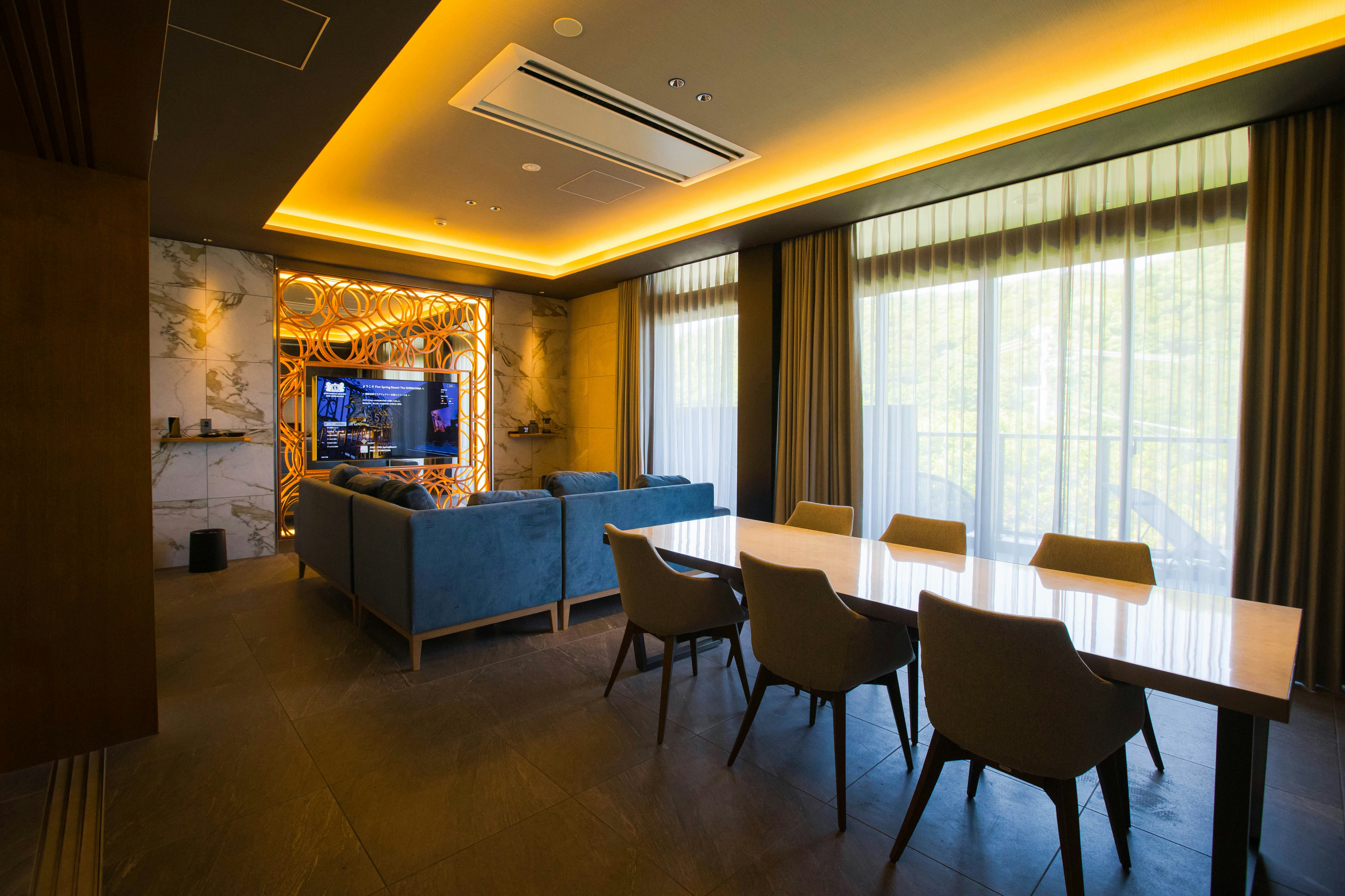 Giraffe 2nd Floor - Living Area