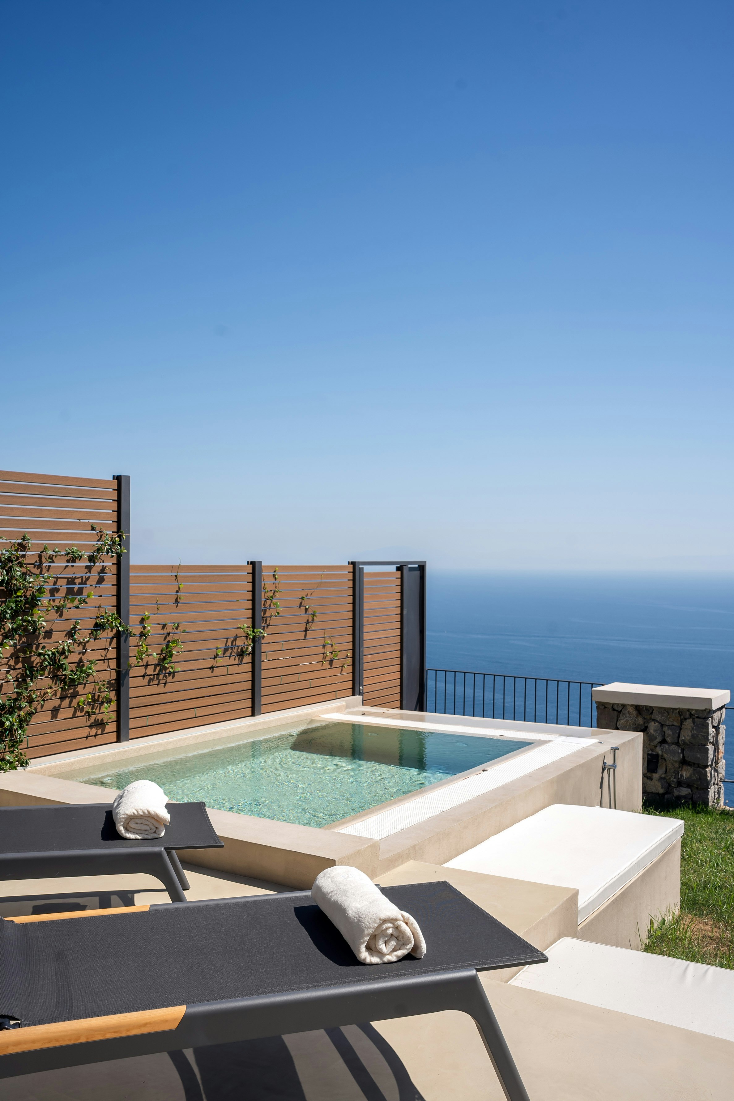 Signature Suite Pool - Pool