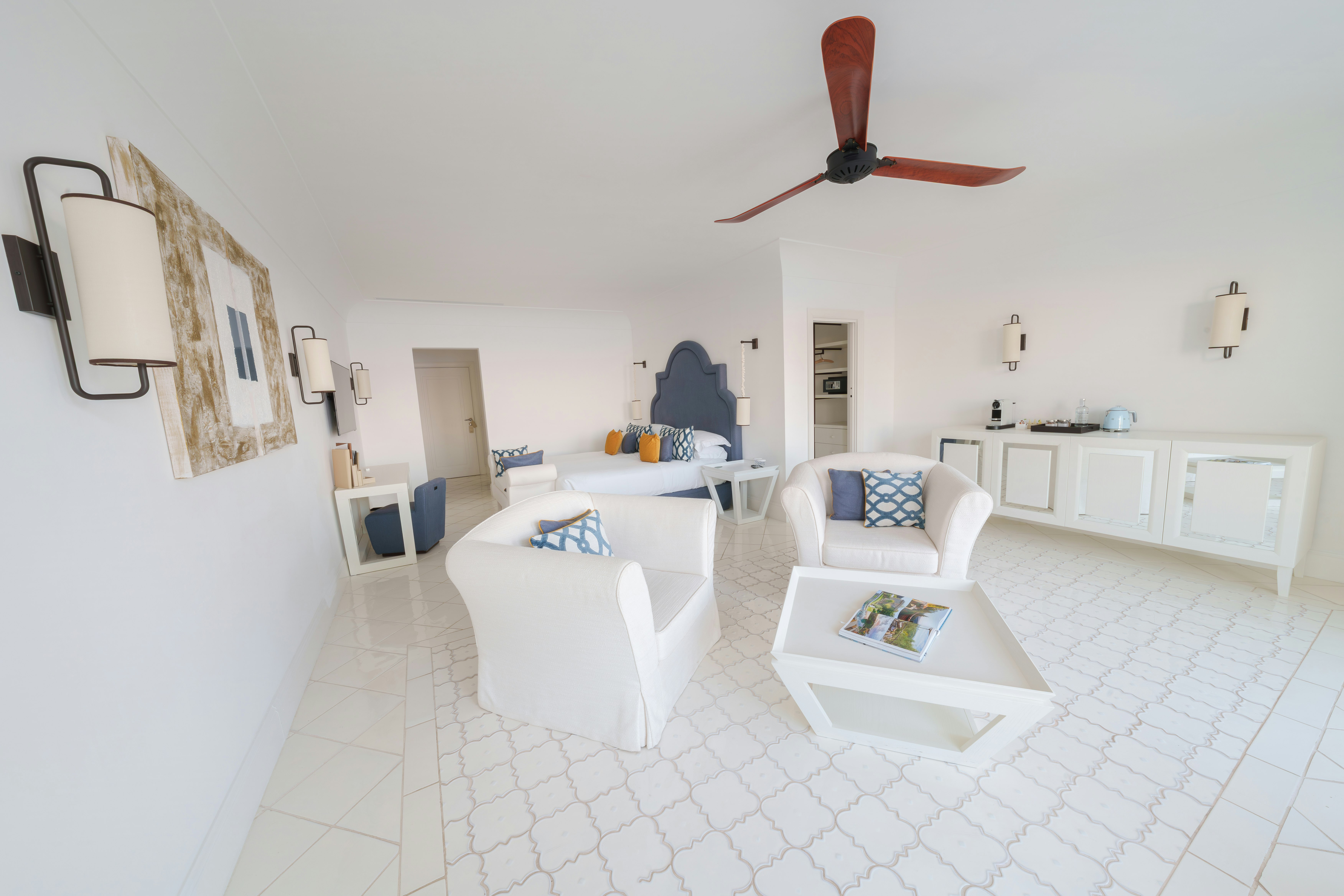 Luxury Suite - Living Area