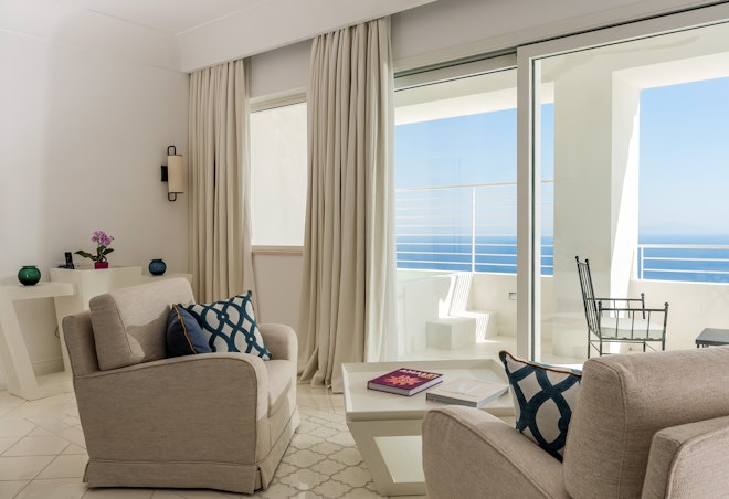 Luxury Suite - Living Area