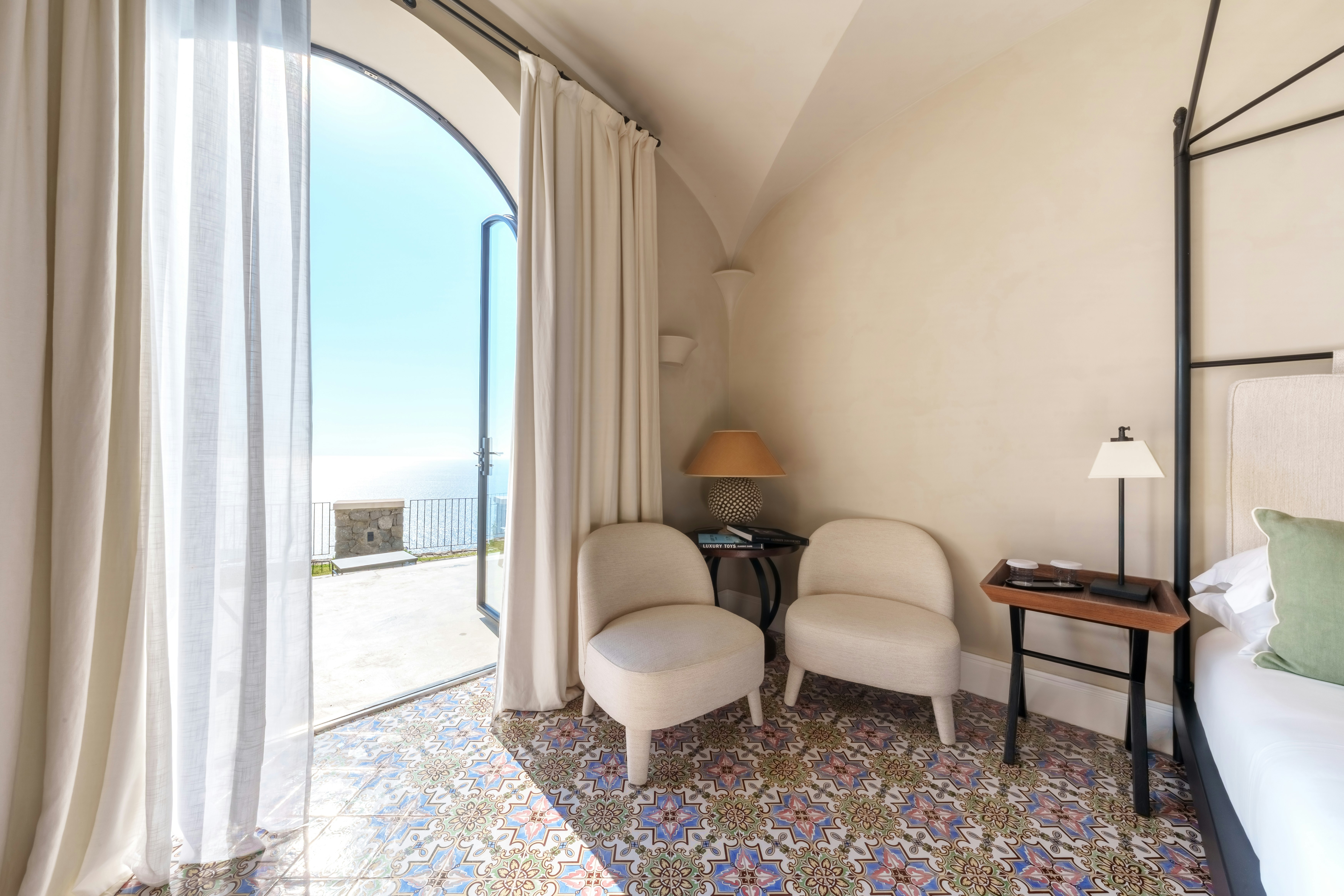 Signature Suite Pool - Living Area