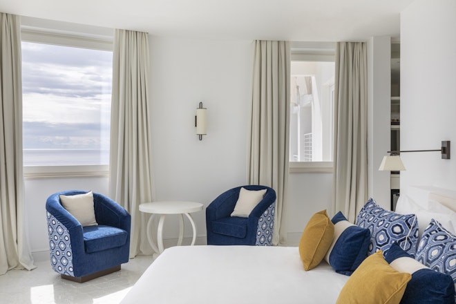 Furore Corner Suite - Bedroom