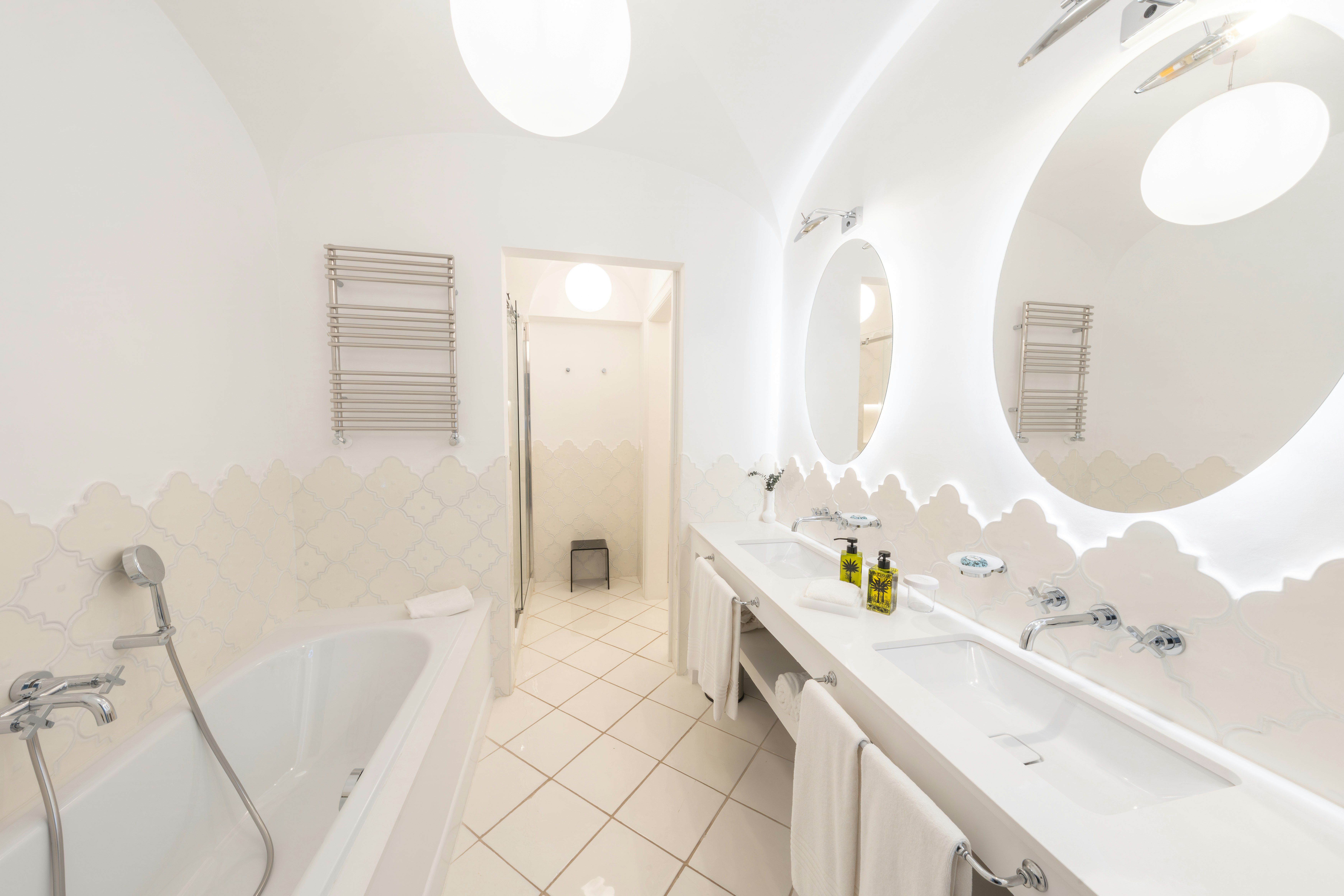 Luxury Suite - Bathroom