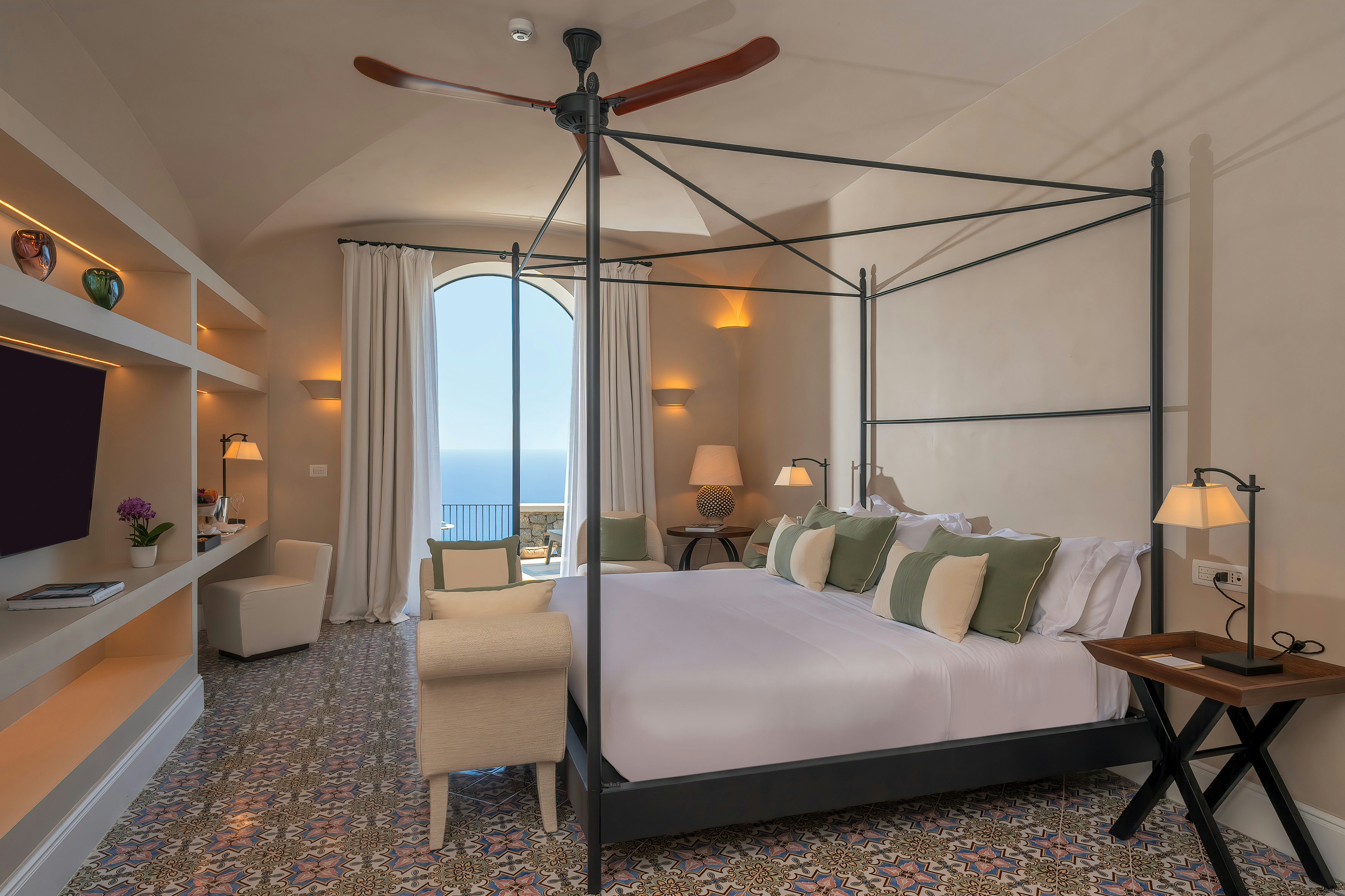 Signature Suite Pool - Bedroom