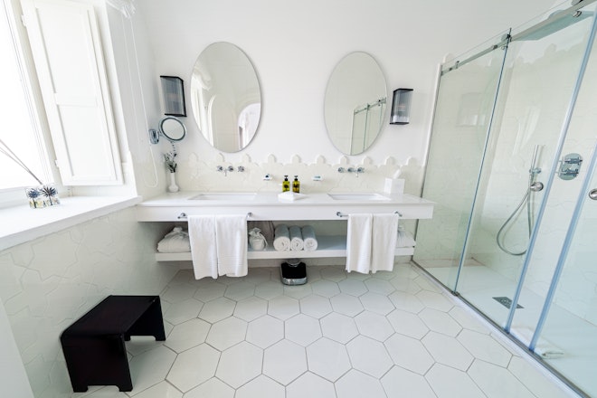 Luxury Suite Jacuzzi - Bathroom