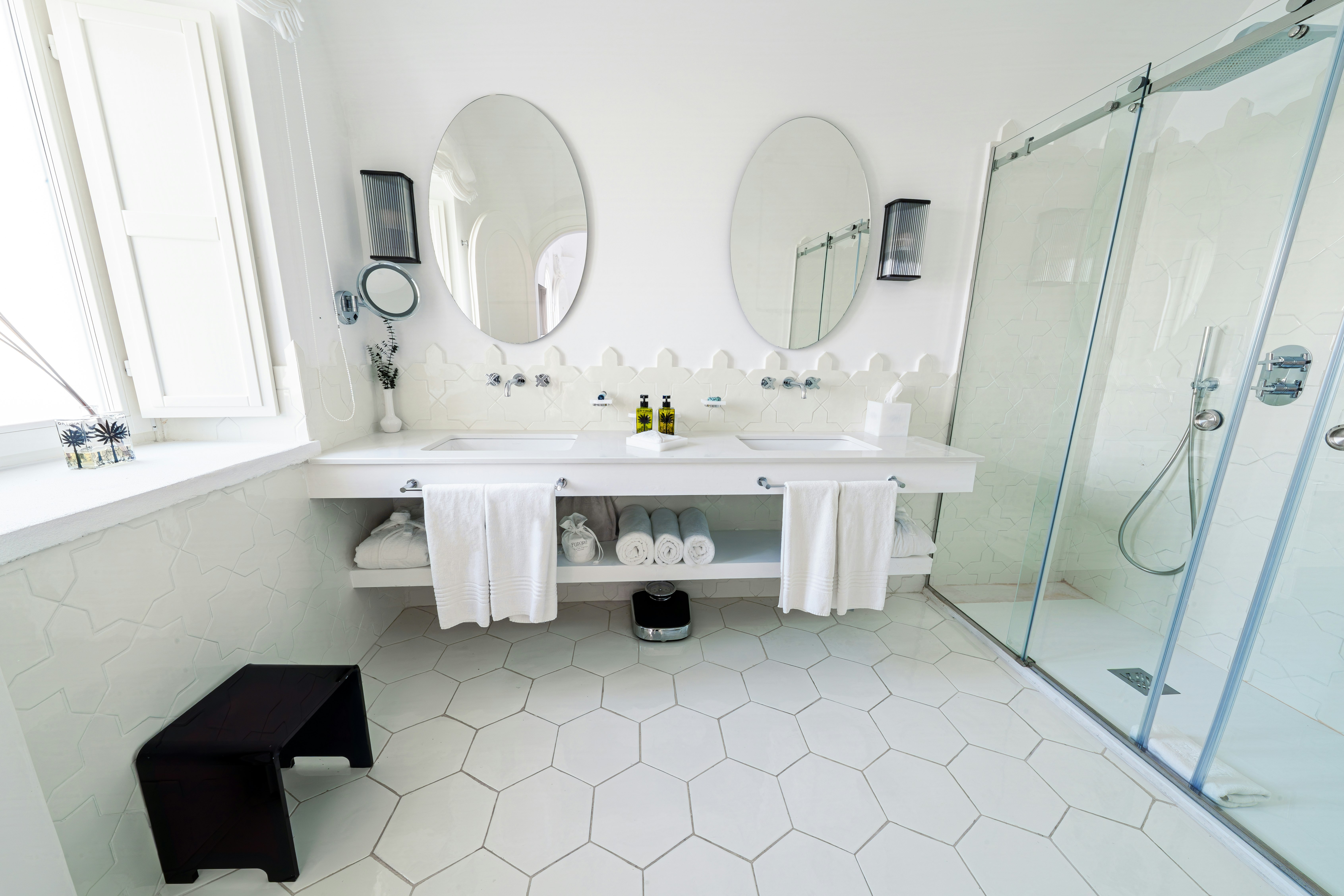 Luxury Suite Jacuzzi - Bathroom