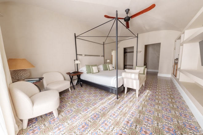 Signature Suite Pool - Bedroom