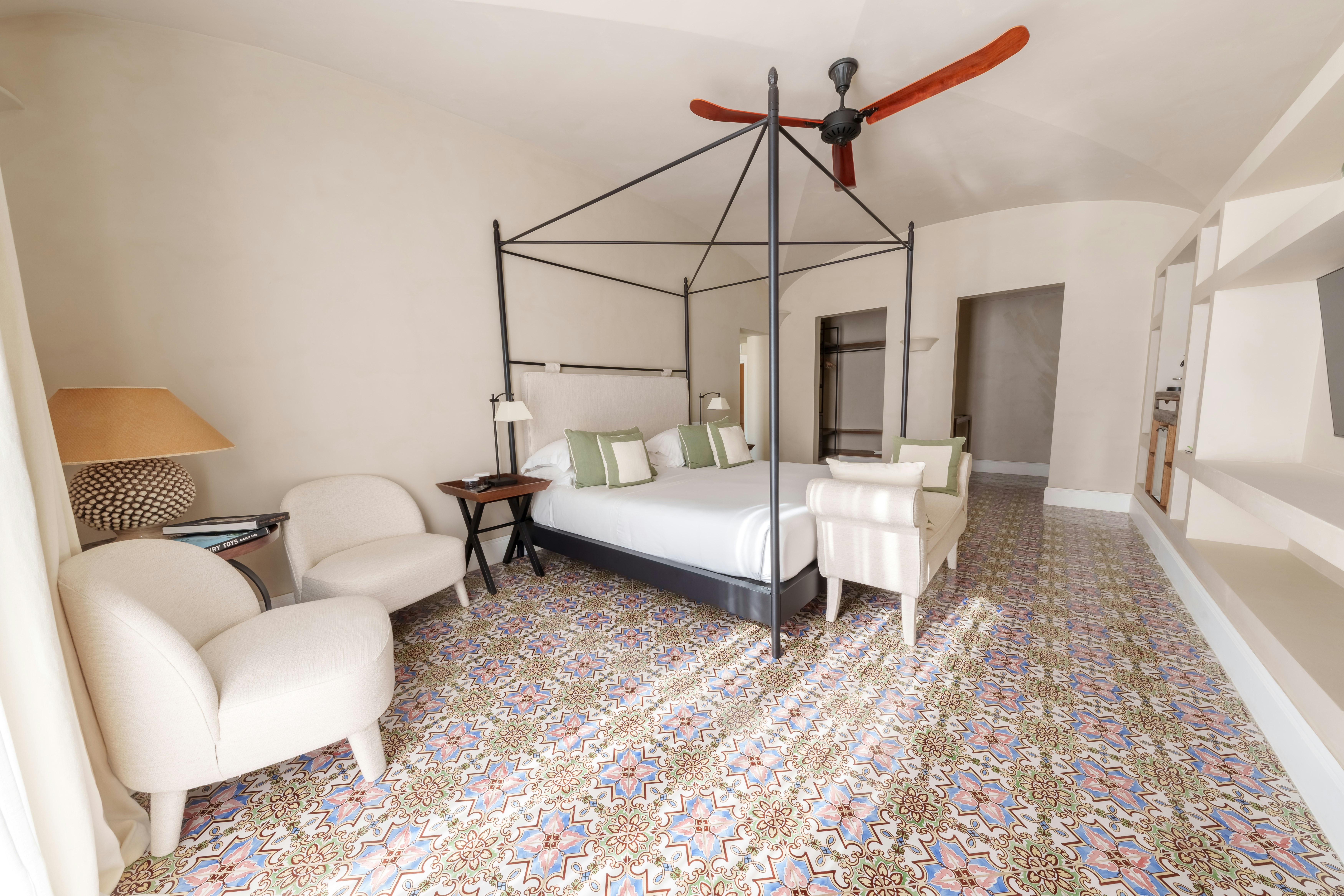 Signature Suite Pool - Bedroom