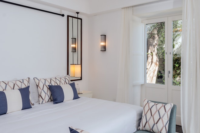 Deluxe - Bedroom