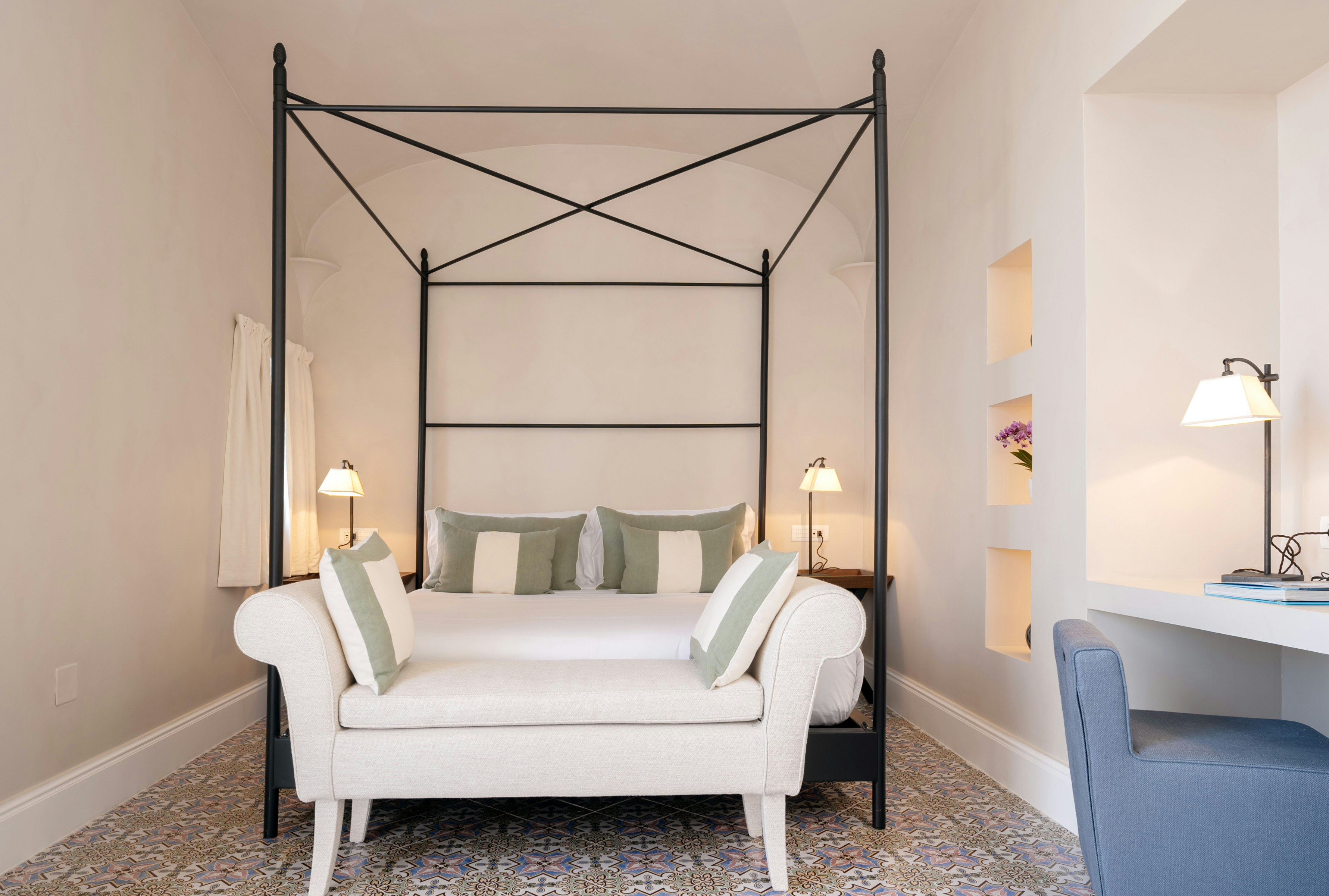 Signature Suite Pool - Bedroom