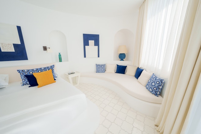 Furore Corner Suite - Bedroom