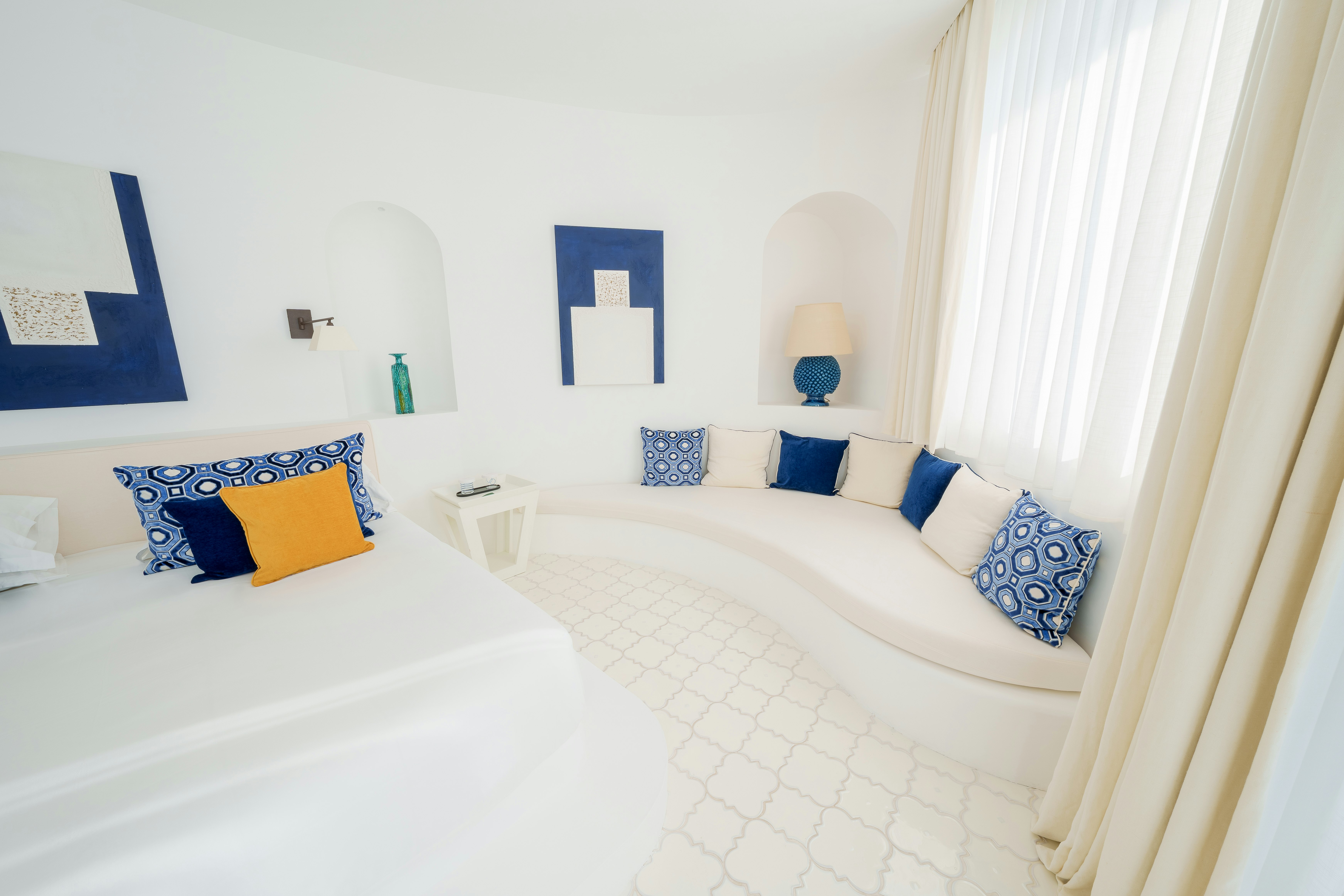 Furore Corner Suite - Bedroom