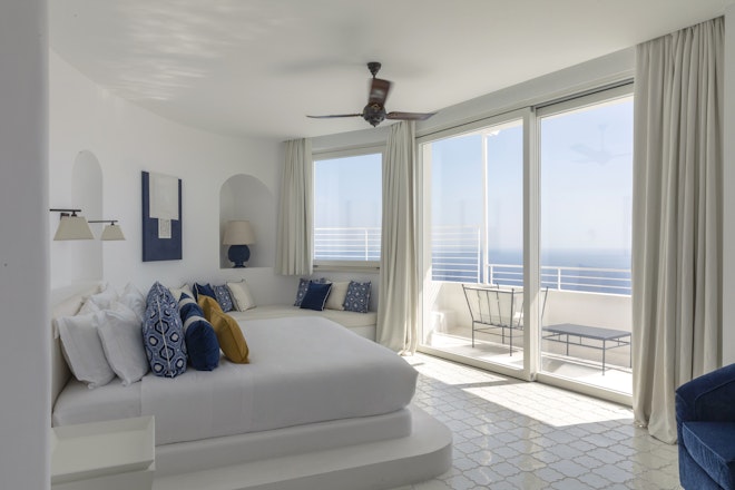 Furore Corner Suite - Bedroom