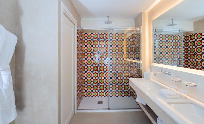 Junior Suite - Bathroom