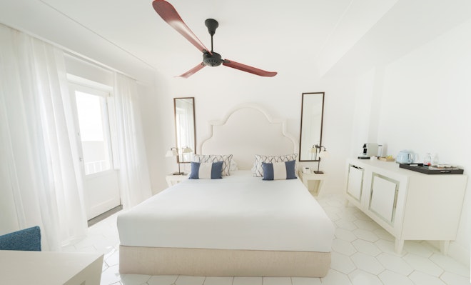 Deluxe - Bedroom