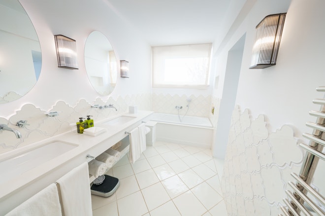 Furore Corner Suite - Bathroom