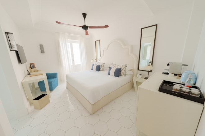 Deluxe - Bedroom