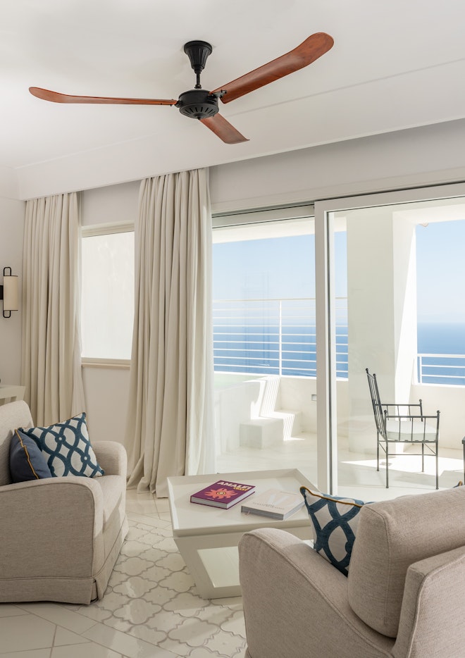 Luxury Suite Jacuzzi - Living Area