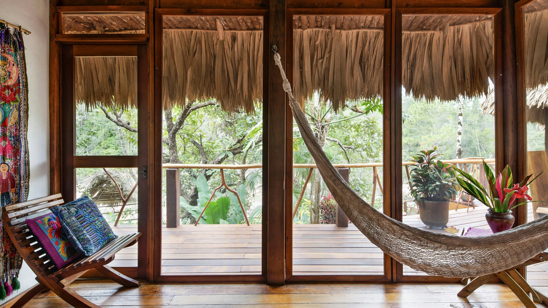 Gaïa Riverside Villa Bedroom Seating Area