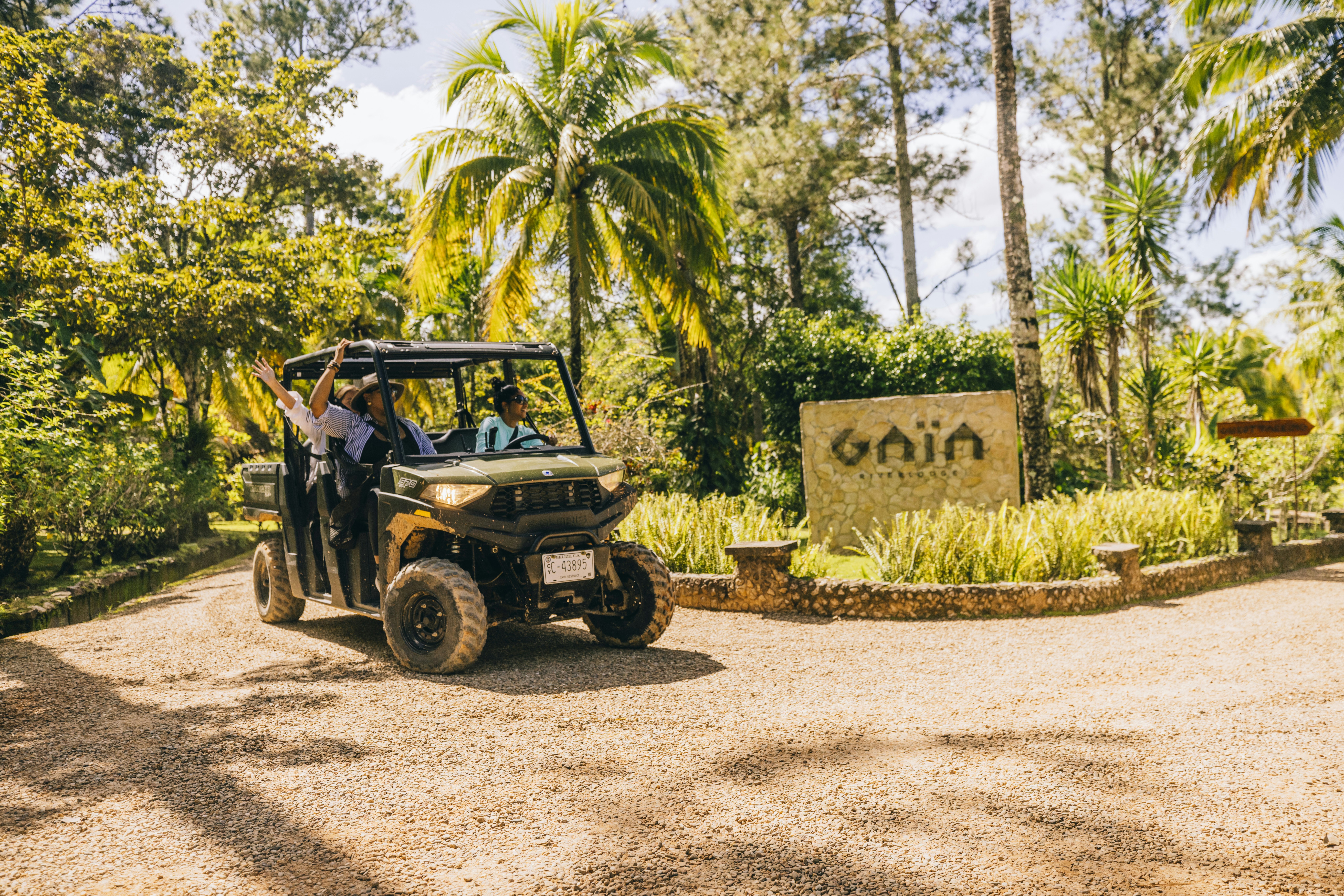 Polaris Tour arriving at Ga_a Riverlodge