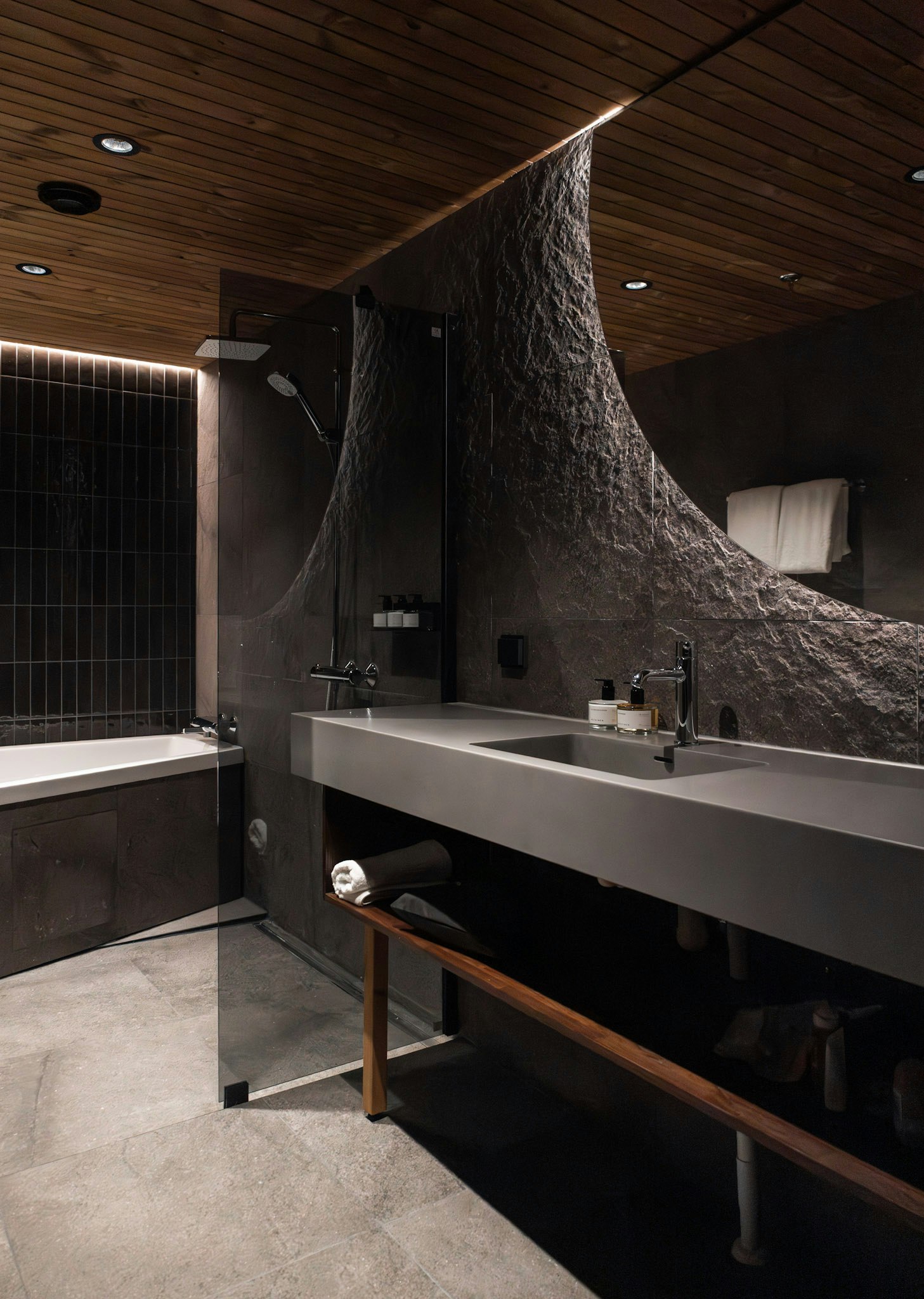 Signature Suite - Bathroom