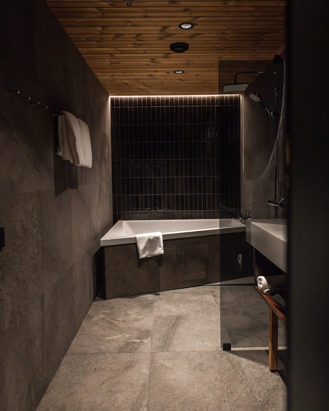 Signature Suite - Bathroom