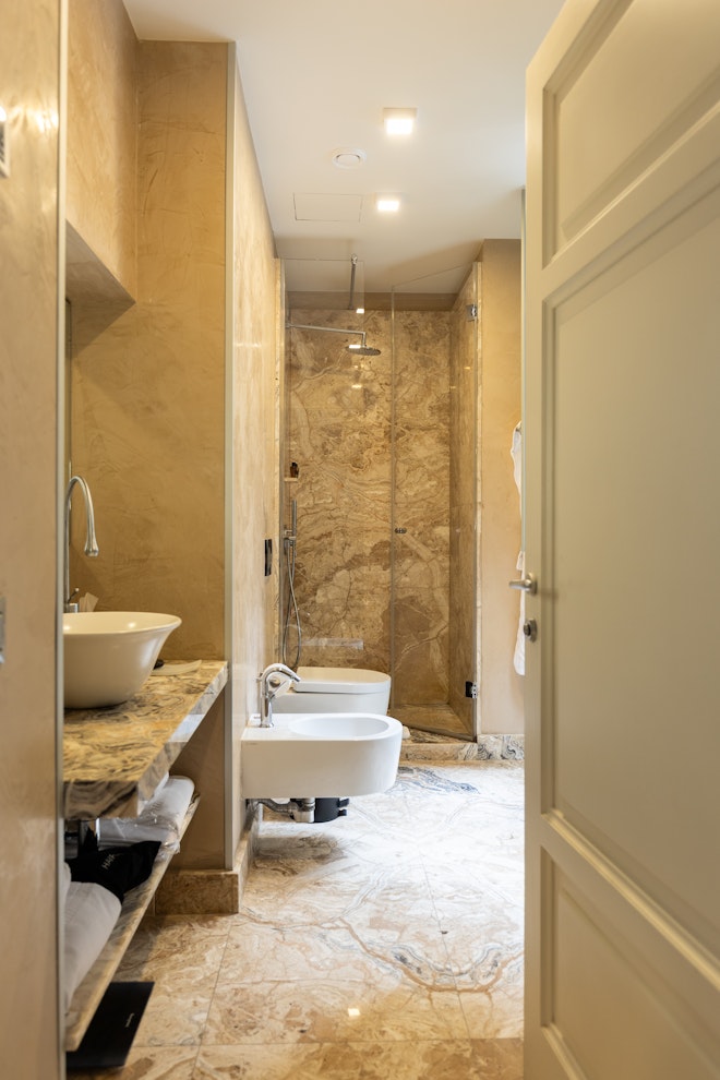 Courtyard Suite - Bathroom