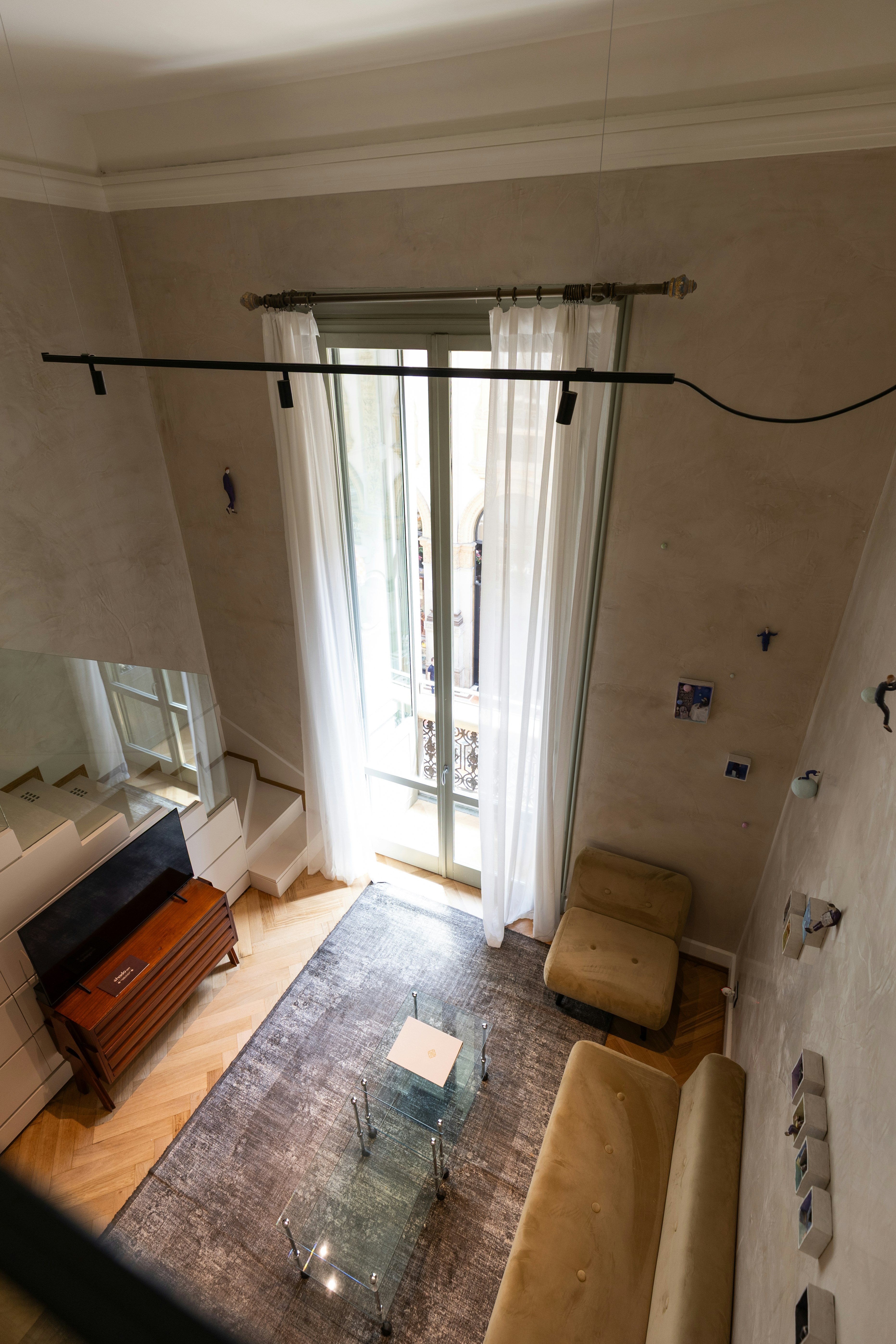 Palace Gallery - Living Area