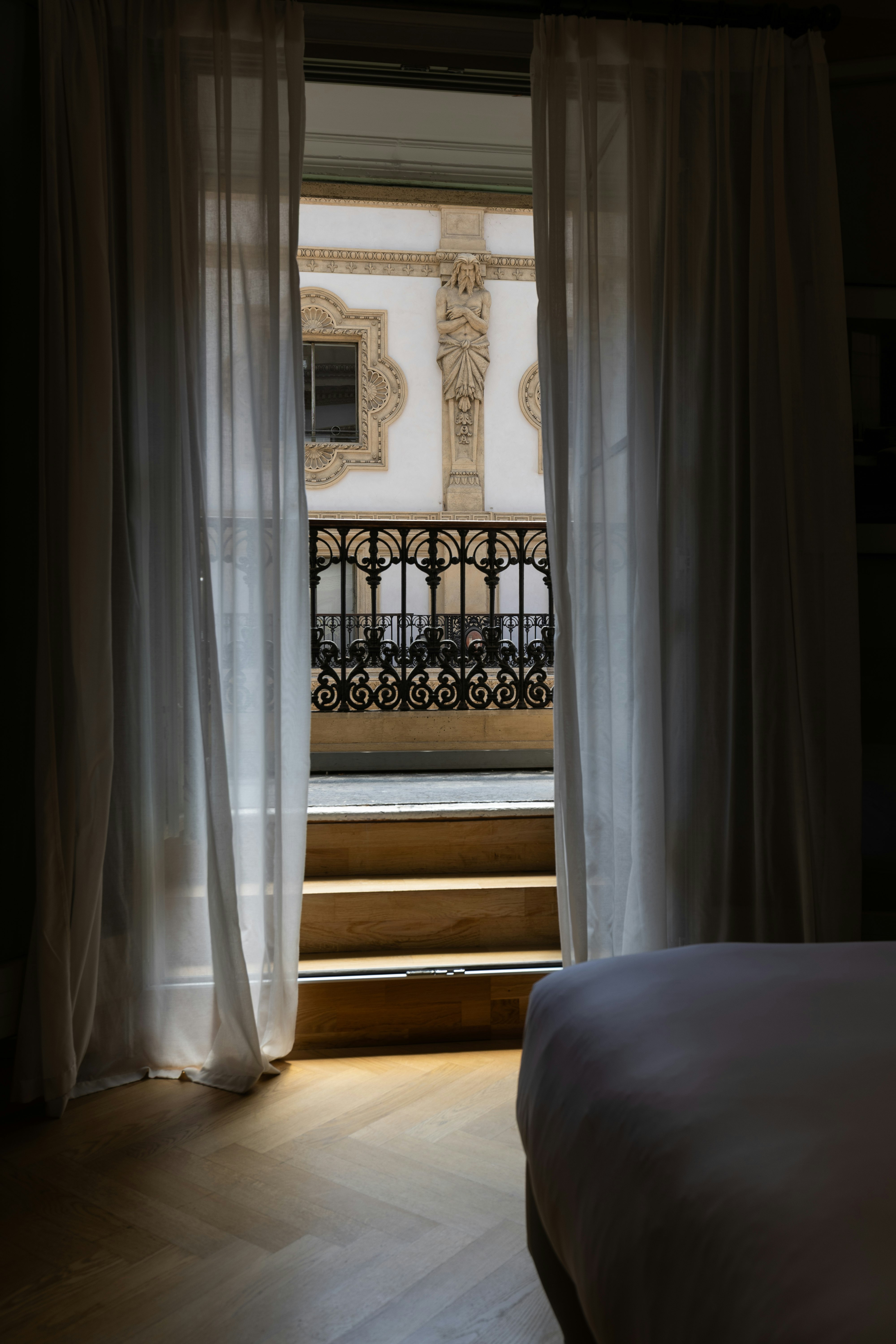 Deluxe Gallery with Balcony - Room Details