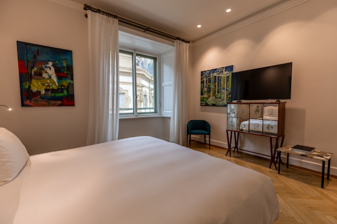 Deluxe Gallery Room - Bedroom