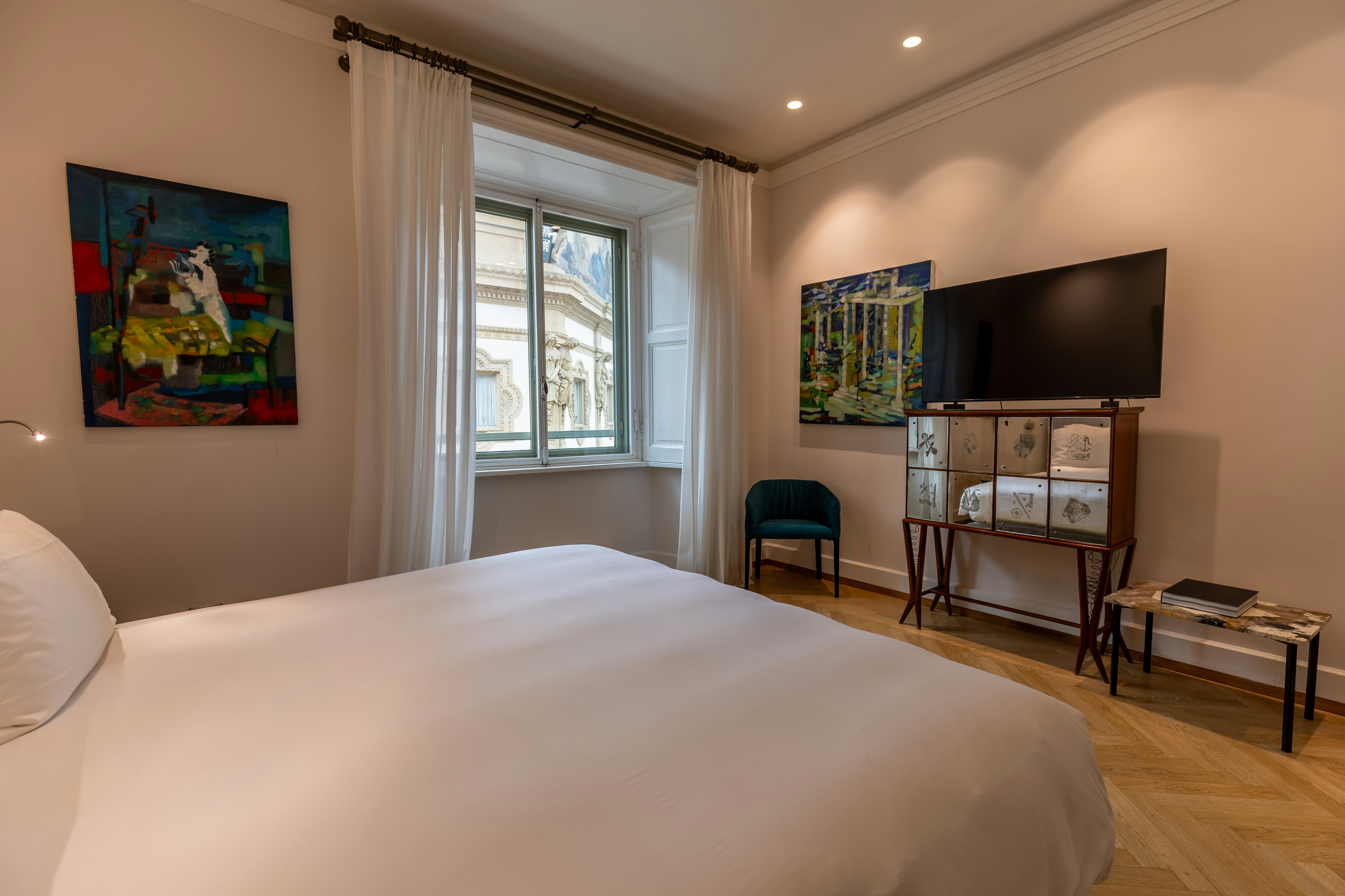 Deluxe Gallery Room - Bedroom