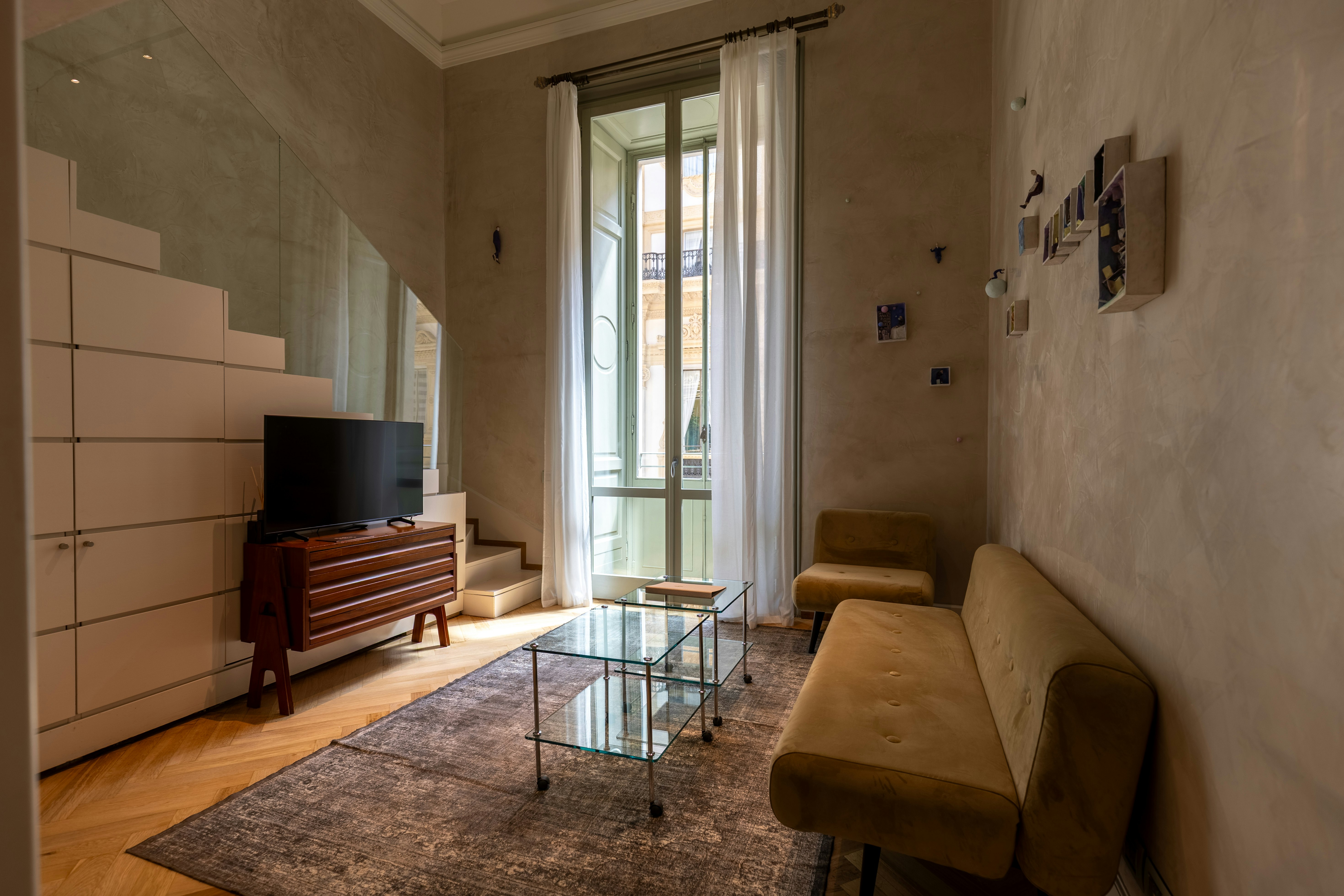 Palace Gallery - Living Area