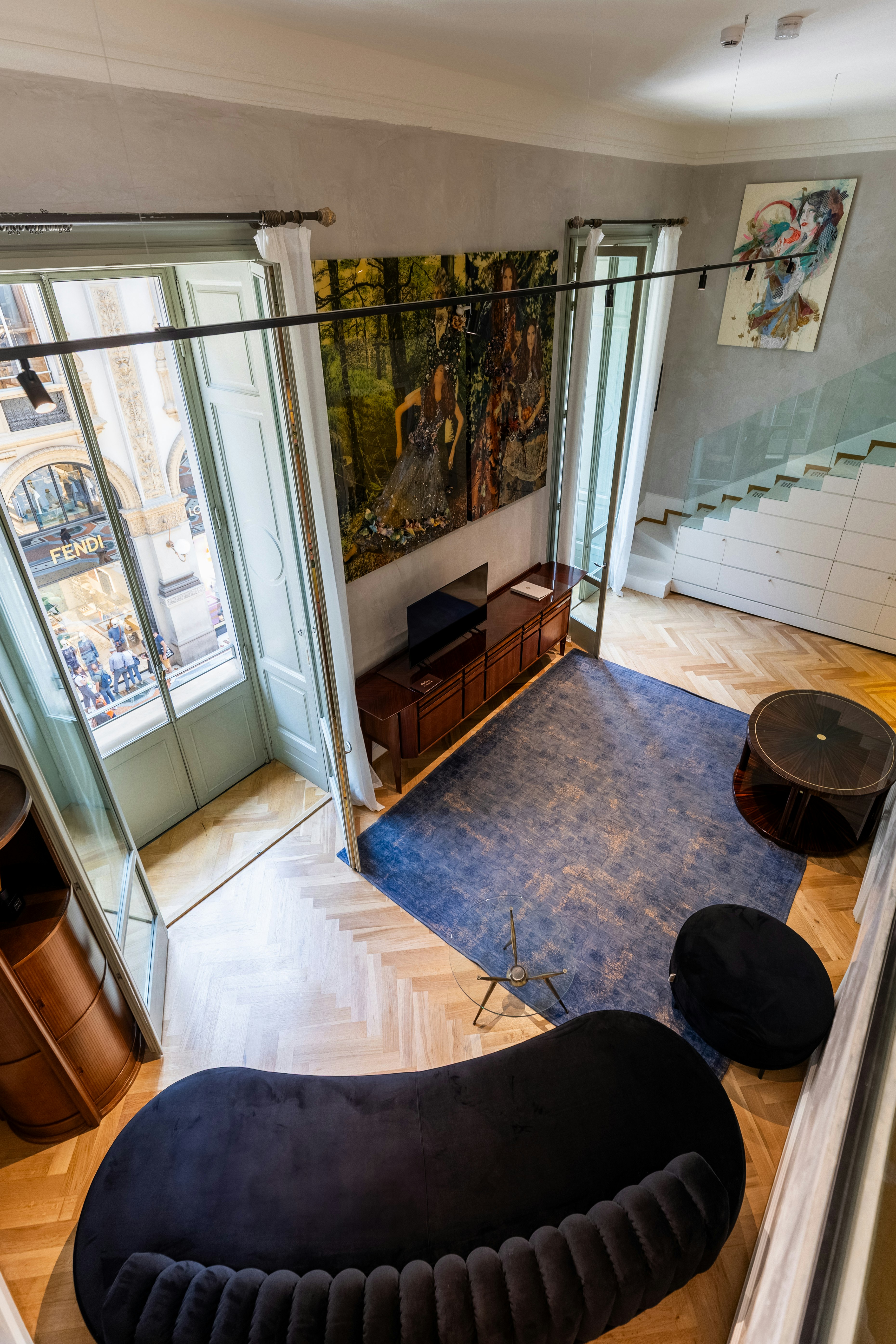 Grand Palace Gallery - Living Area