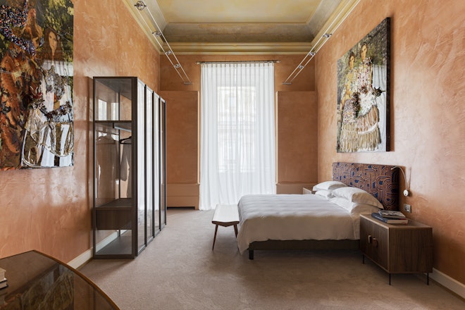 Grand Gallery Room - Bedroom