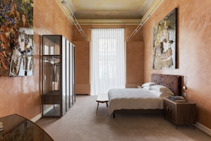 Grand Gallery Room - Bedroom