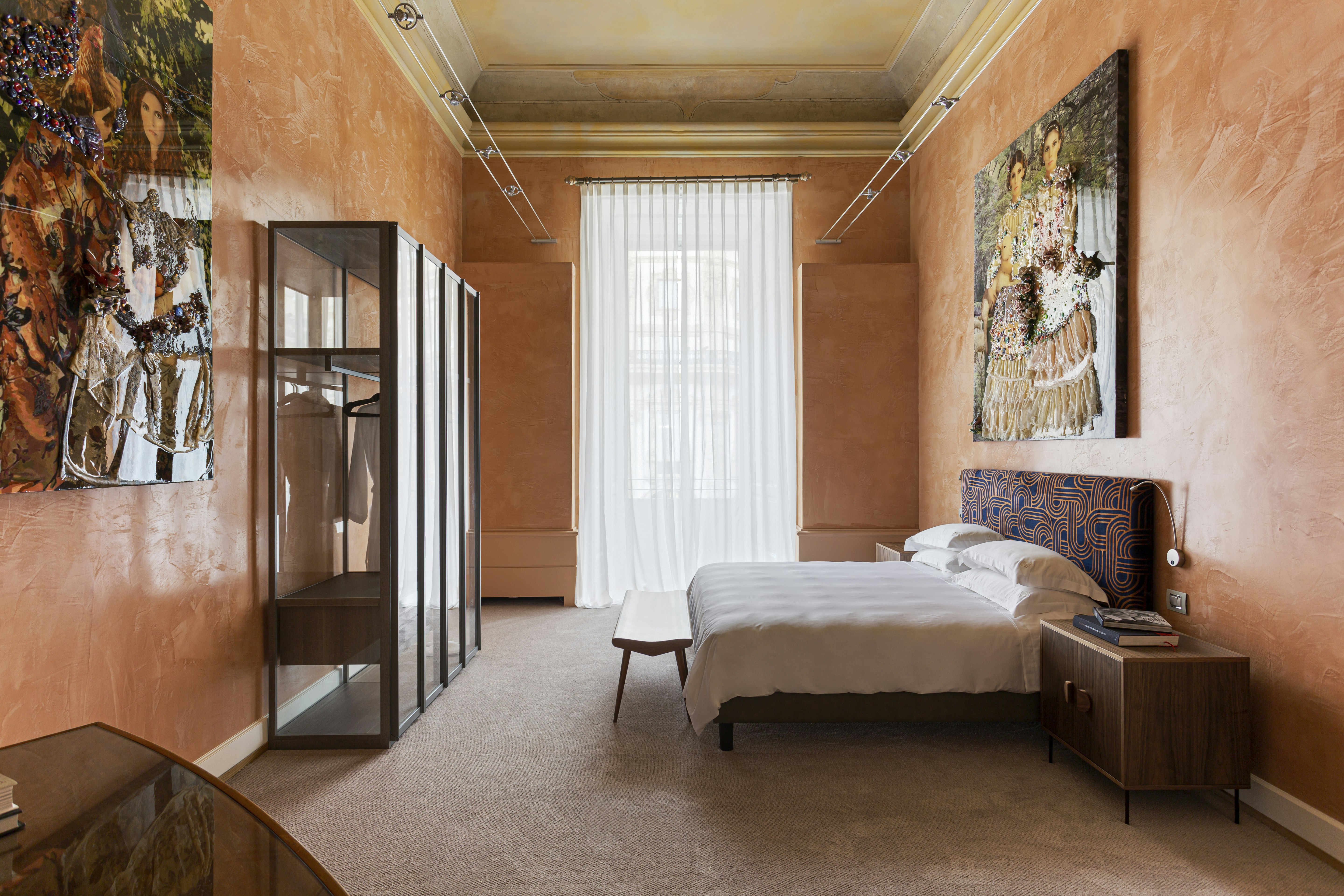 Grand Gallery Room - Bedroom