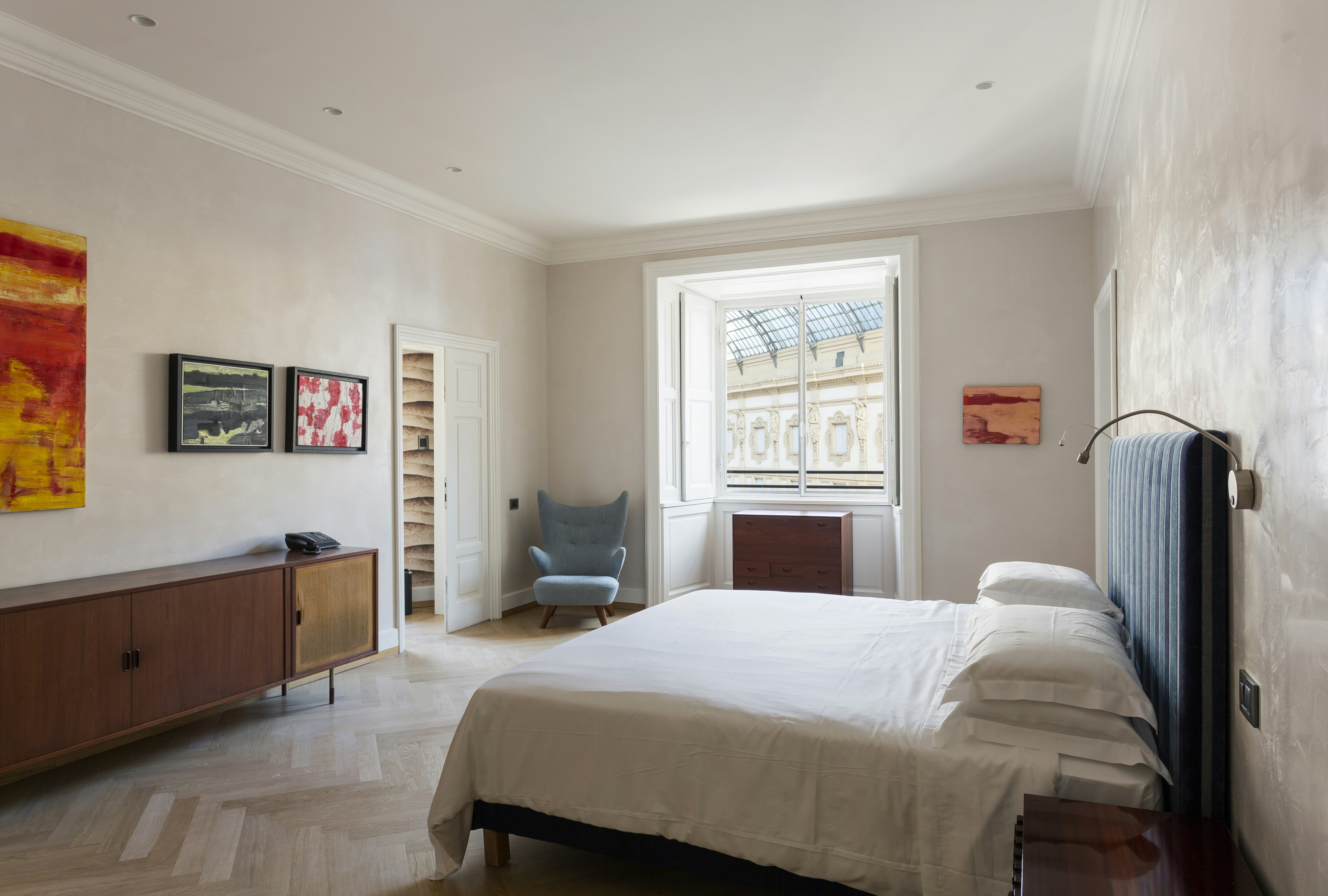 Grand Gallery Room - Bedroom