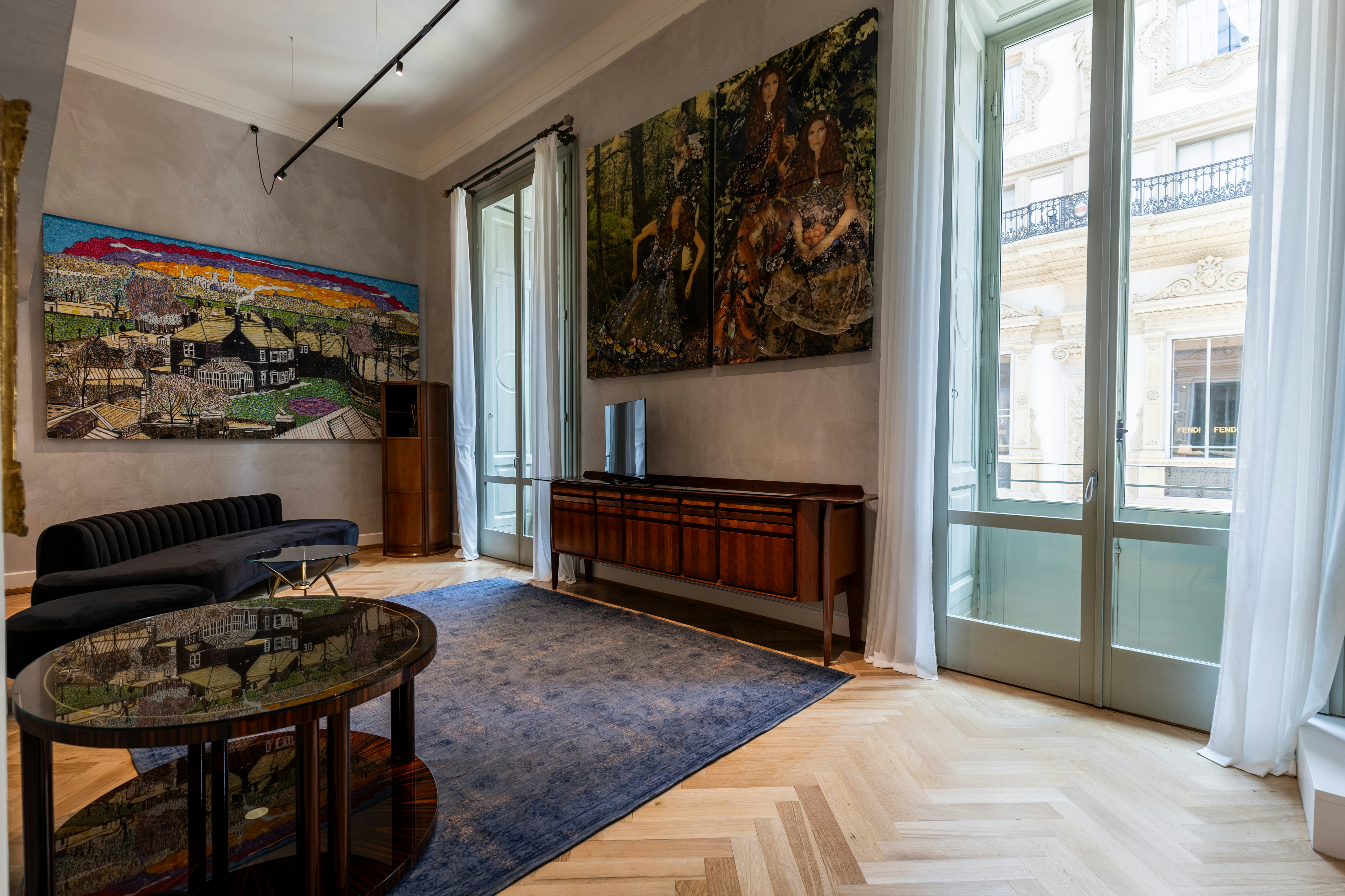 Grand Palace Gallery - Living Area