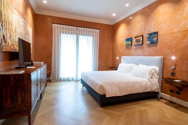 Grand Gallery Room - Bedroom