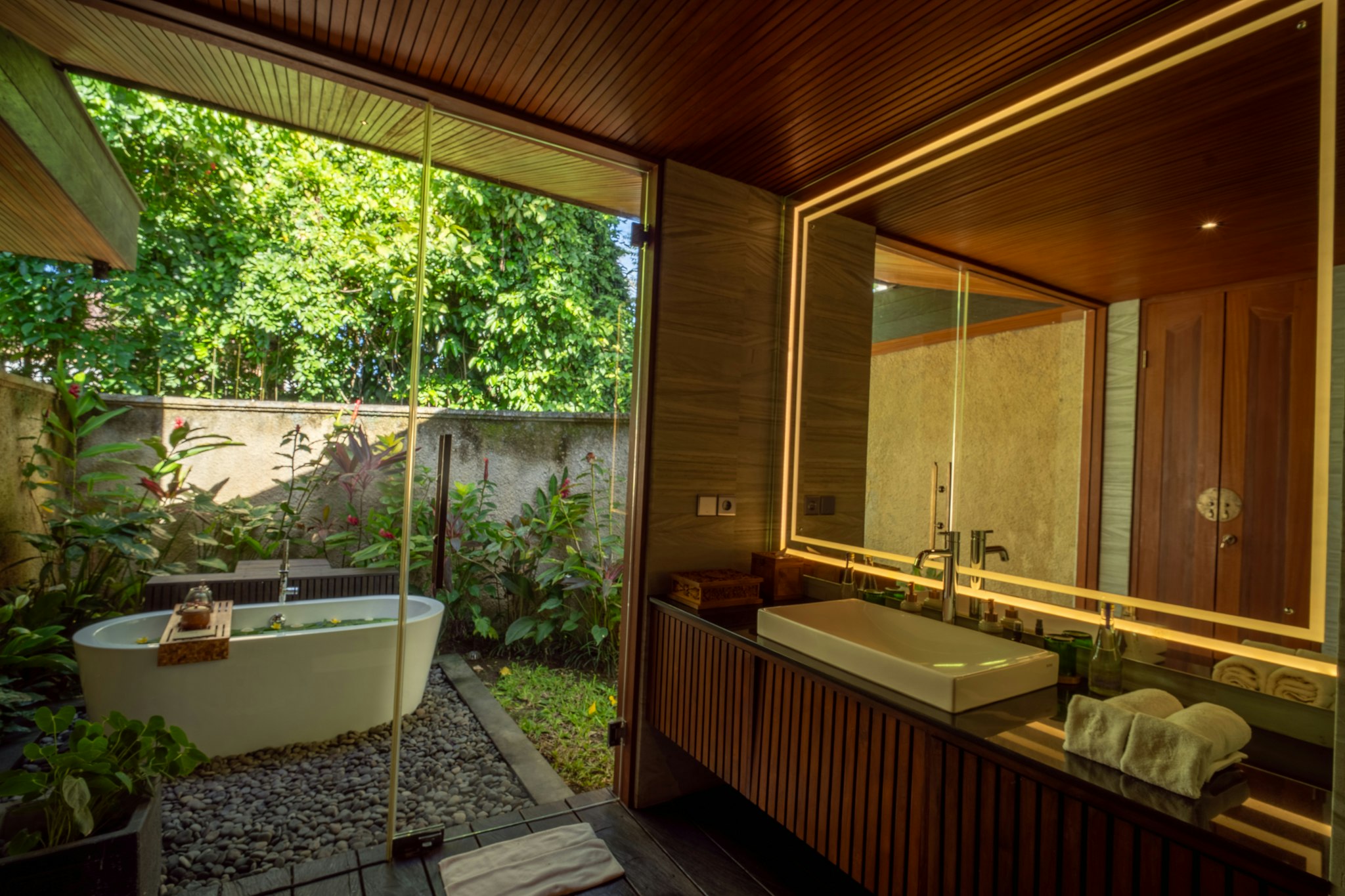 Two Bedroom Prestige Pool Villa - Outdoor Bathtub