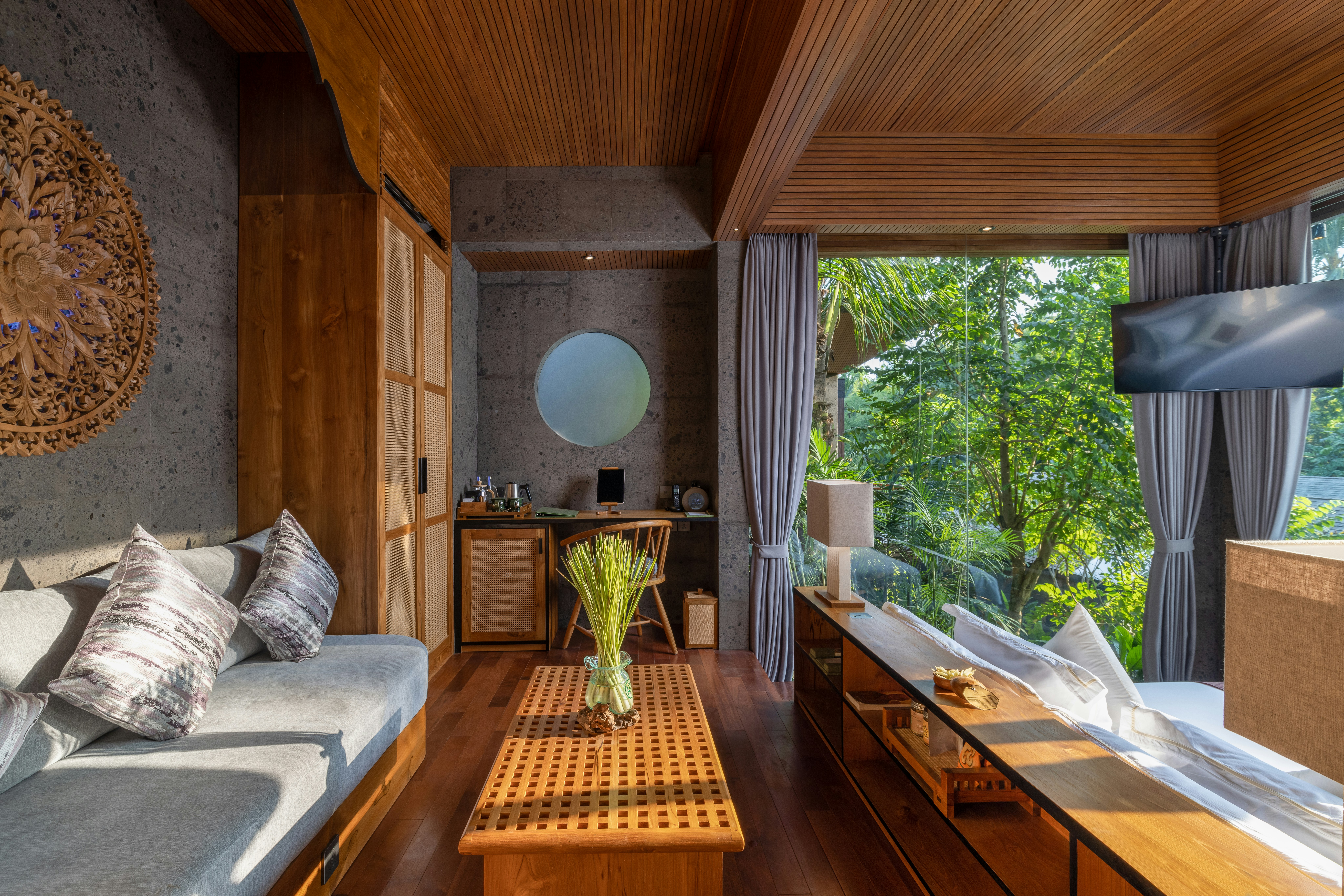 Grand Deluxe with Balcony  - Living Area