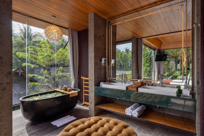 Grand Deluxe with Balcony - Bathroom