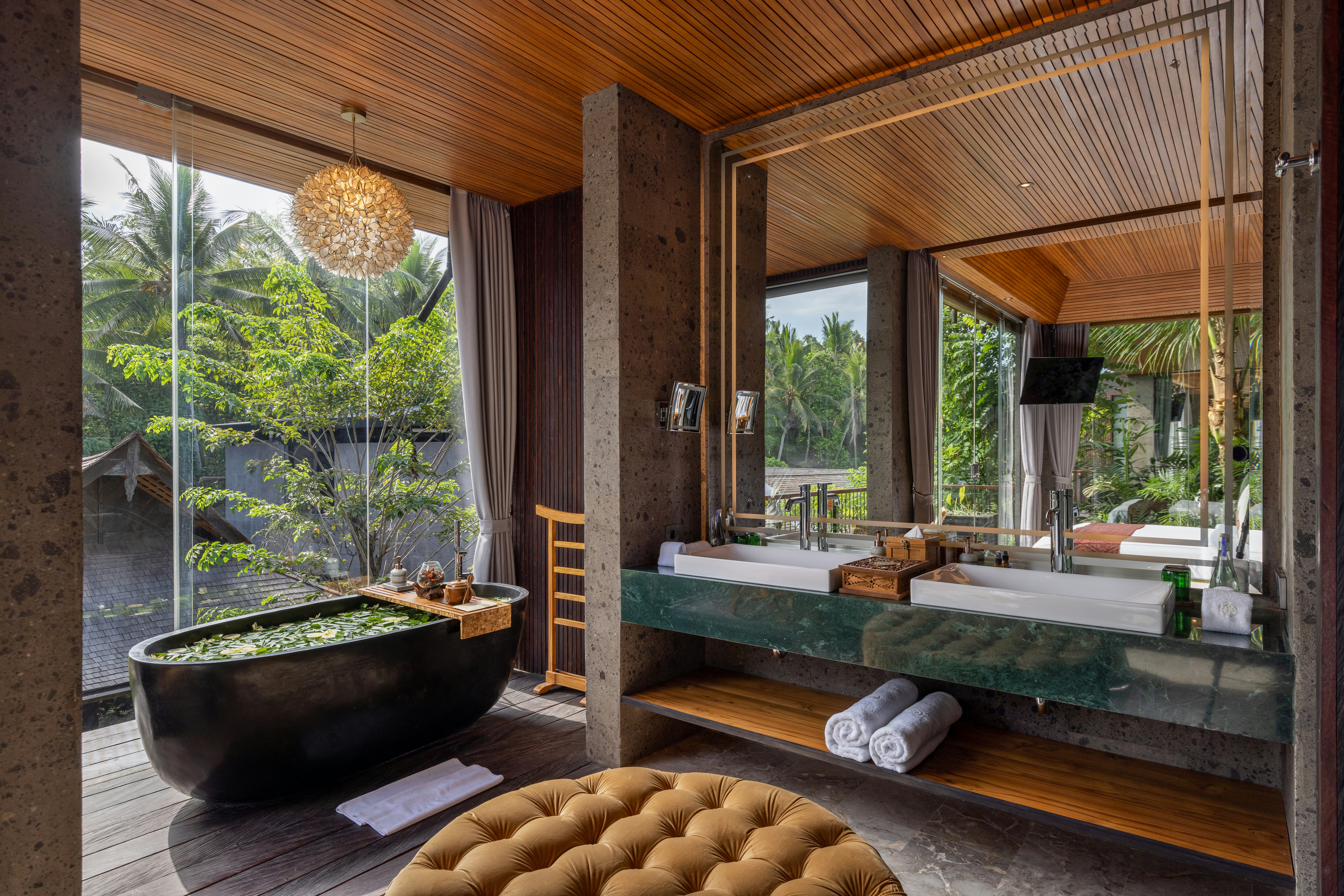 Grand Deluxe with Balcony - Bathroom