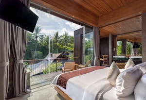Grand Deluxe with Balcony - Bedroom